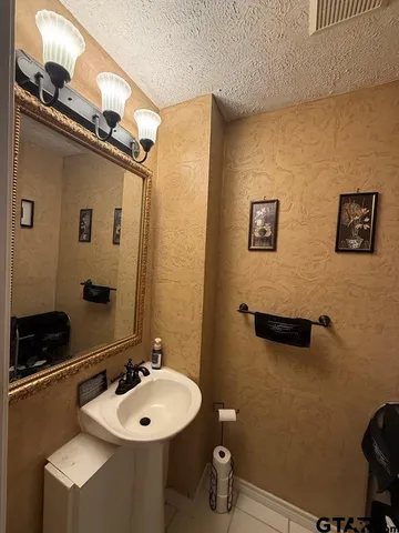 $599,000 | 1694 Farm To Market Road 319, Elkhart, TX 75839