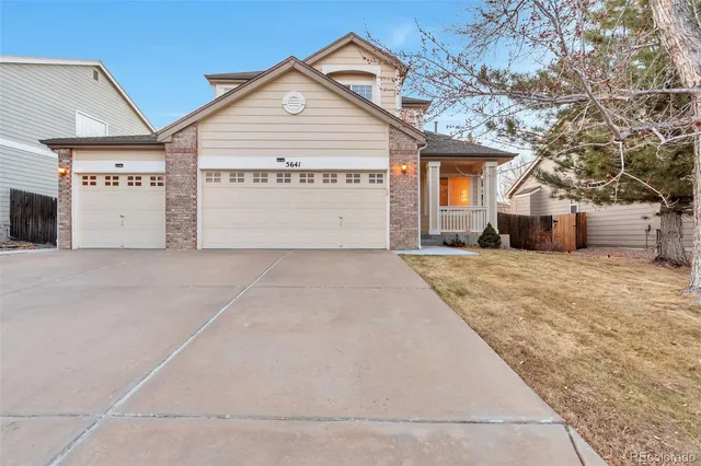 a view of a house with a yard and garage