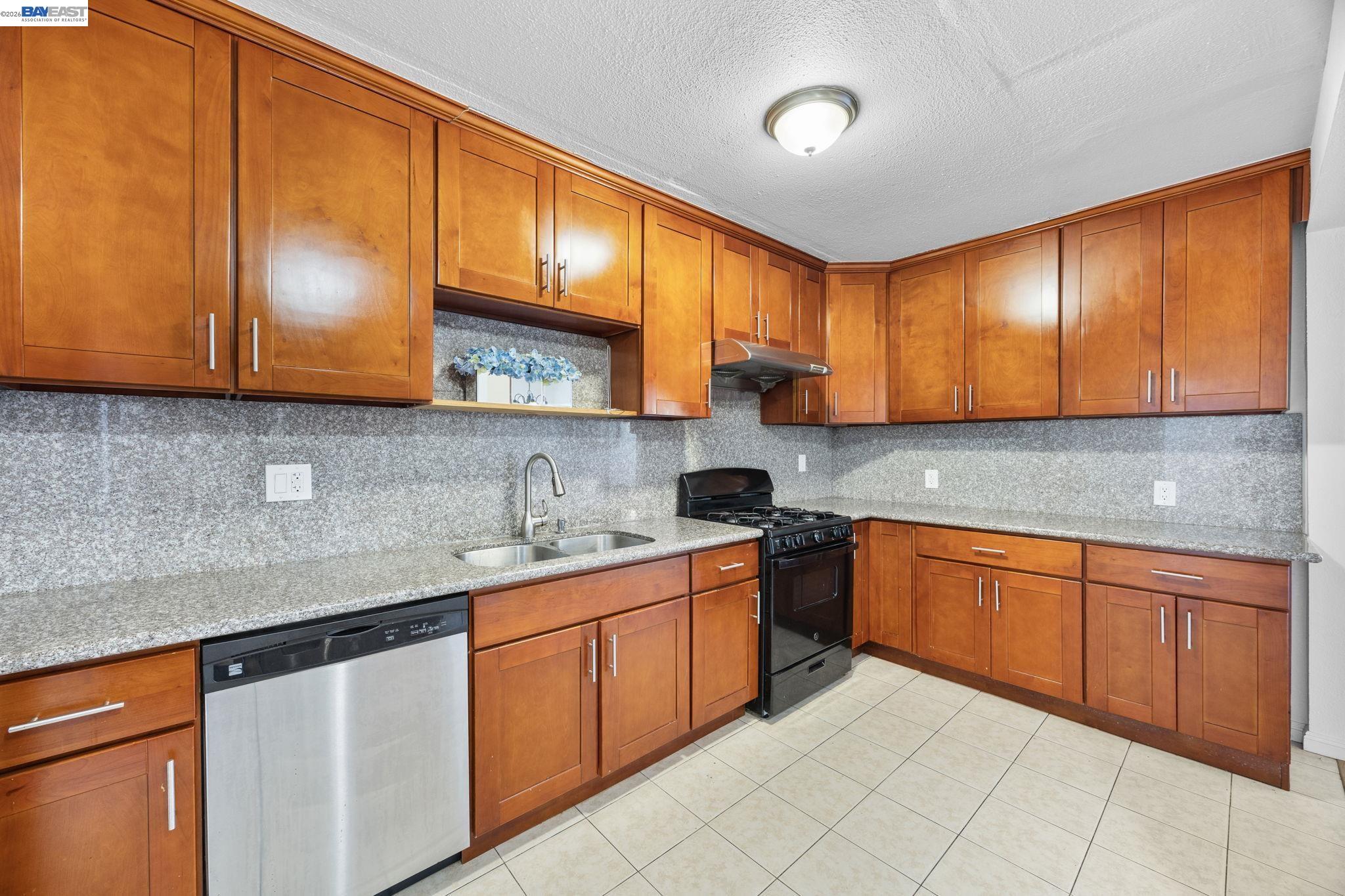 1828 Rosedale Avenue Oakland, CA 94601 - Photo 15 of 40