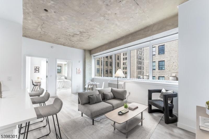 10 Commerce Court, Unit 2D Newark, NJ 07102 - Photo 2 of 8