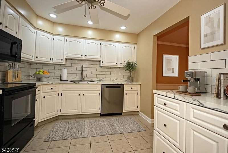 76 Farm Road, Unit E Hillsborough, NJ 08844 - Photo 4 of 17
