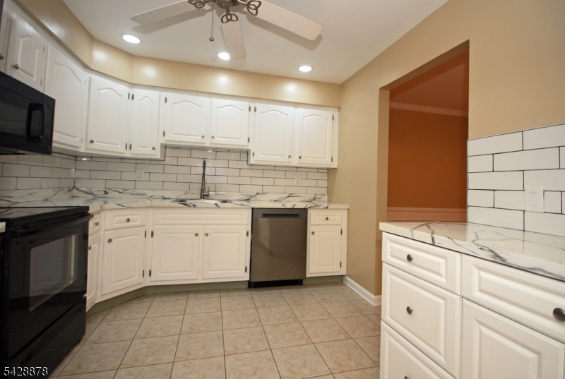 76 Farm Road, Unit E Hillsborough, NJ 08844 - Photo 5 of 17