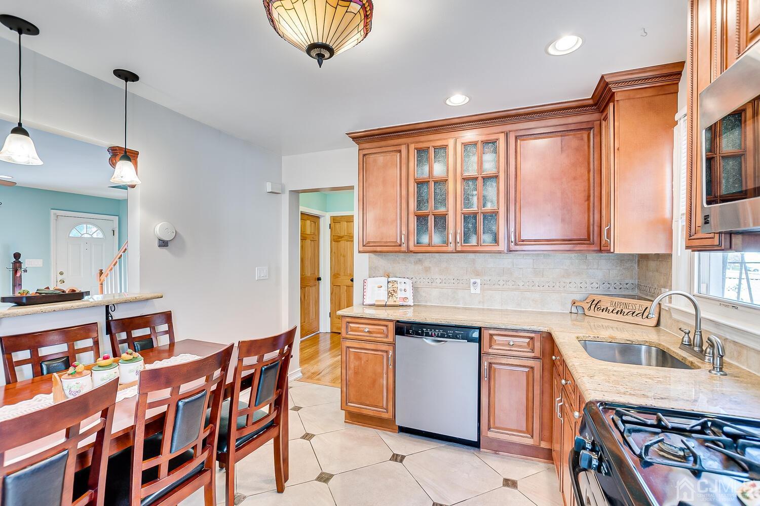 1311 Vauxhall Road Union, NJ 07083 - Photo 17 of 42 Gallery Image 17