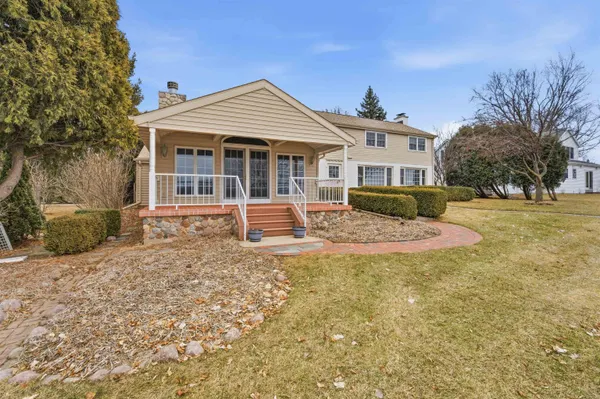 $550,000 | 1710 Lakeshore Drive, Menasha, WI 54952