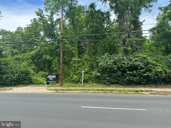 $879,000 | 2754 Chain Bridge Road, Vienna, VA 22181