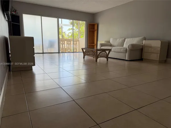 $2,300 | 800 Northeast 195th Street, Unit 211, Miami, FL 33179
