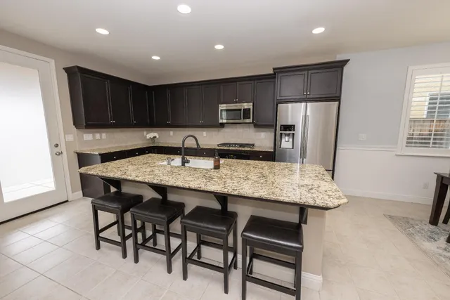 $599,000 | 1638 North Mcpherson Lane, Clovis, CA 93619