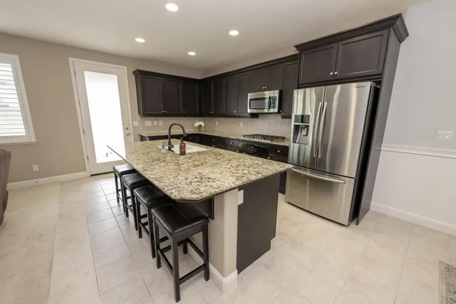 $599,000 | 1638 North Mcpherson Lane, Clovis, CA 93619