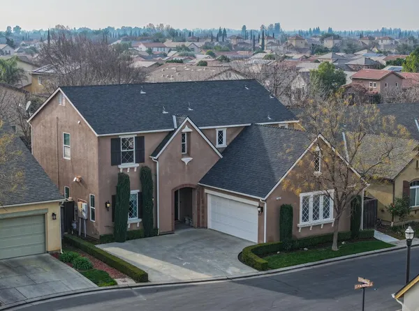 $599,000 | 1638 North Mcpherson Lane, Clovis, CA 93619