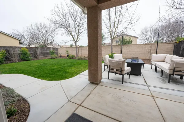 $599,000 | 1638 North Mcpherson Lane, Clovis, CA 93619