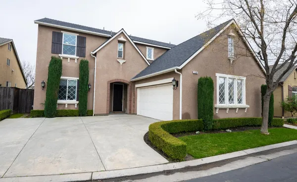 $599,000 | 1638 North Mcpherson Lane, Clovis, CA 93619