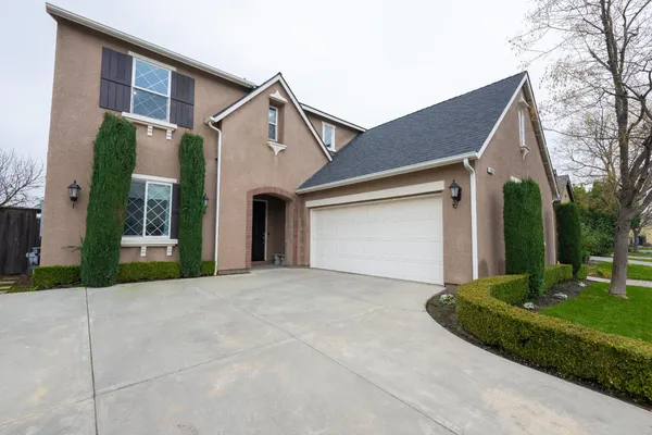 $599,000 | 1638 North Mcpherson Lane, Clovis, CA 93619