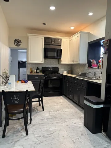 $549,900 | 3924 North Sawyer Avenue, Chicago, IL 60618