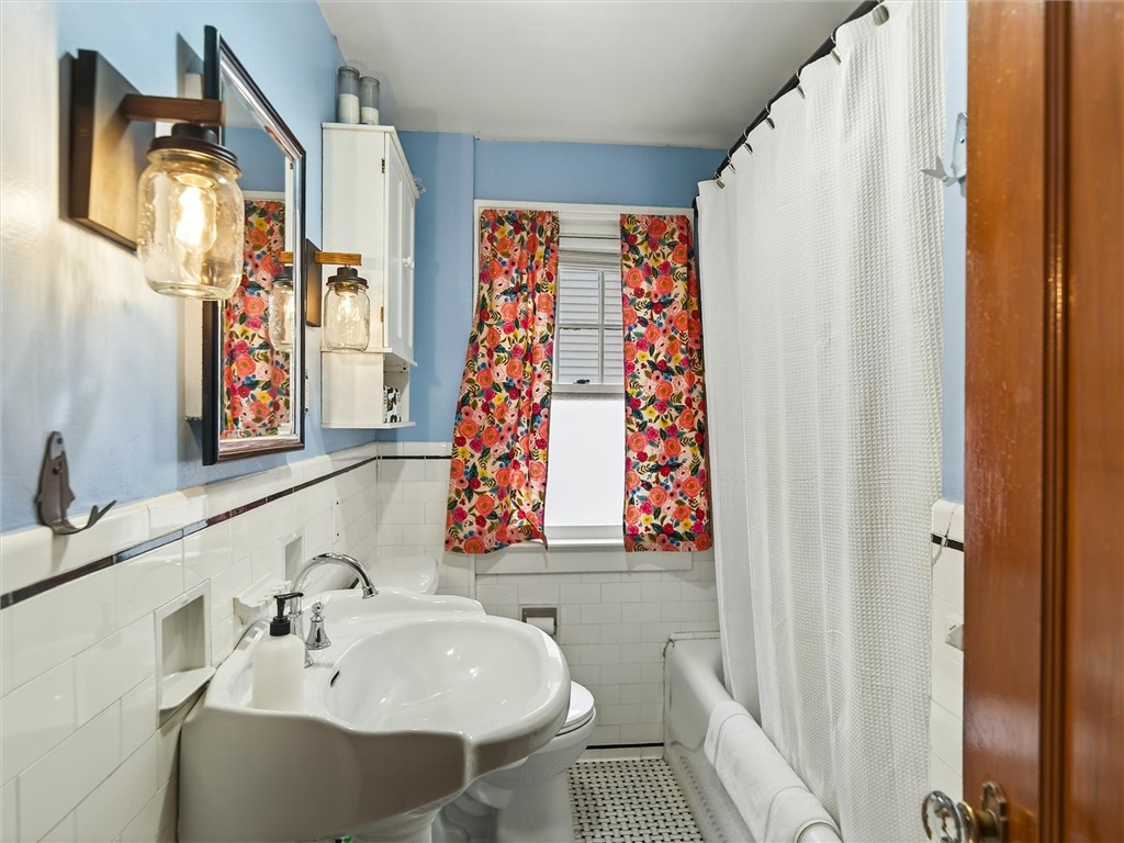 112 Maplehurst Road Irondequoit, NY 14617 - Photo 17 of 31