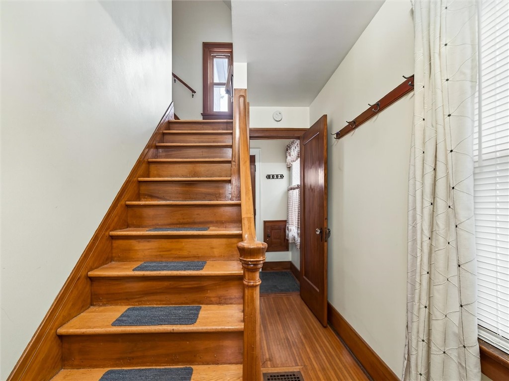 112 Maplehurst Road Irondequoit, NY 14617 - Photo 4 of 31