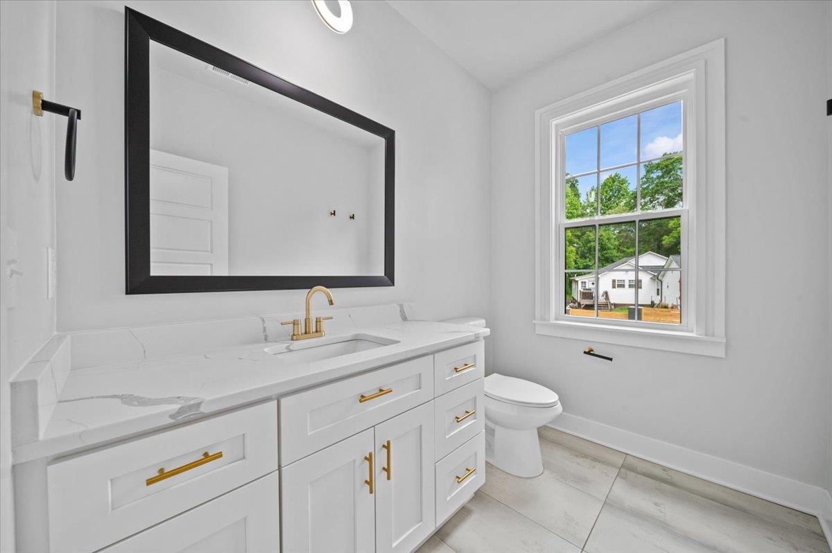 219 Glenwood Road Easley, SC 29640 - Photo 21 of 47 Guest Bath Main Floor