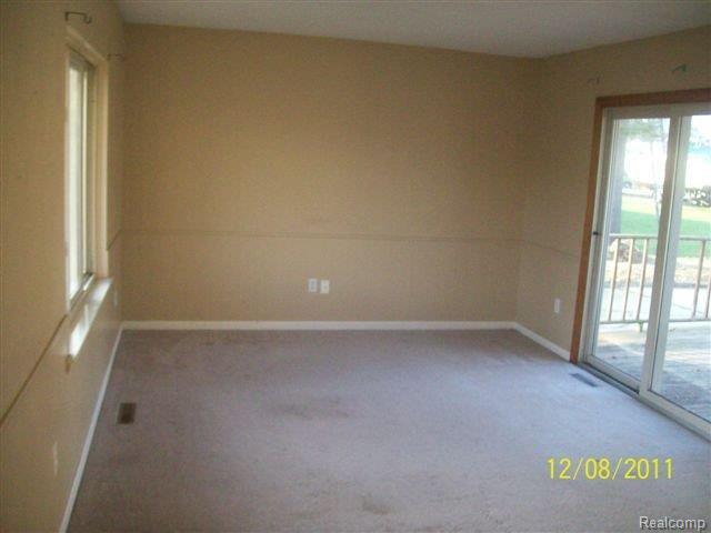 3560 Ravenswood Road Port Huron, MI 48060 - Photo 4 of 14 4.jpg