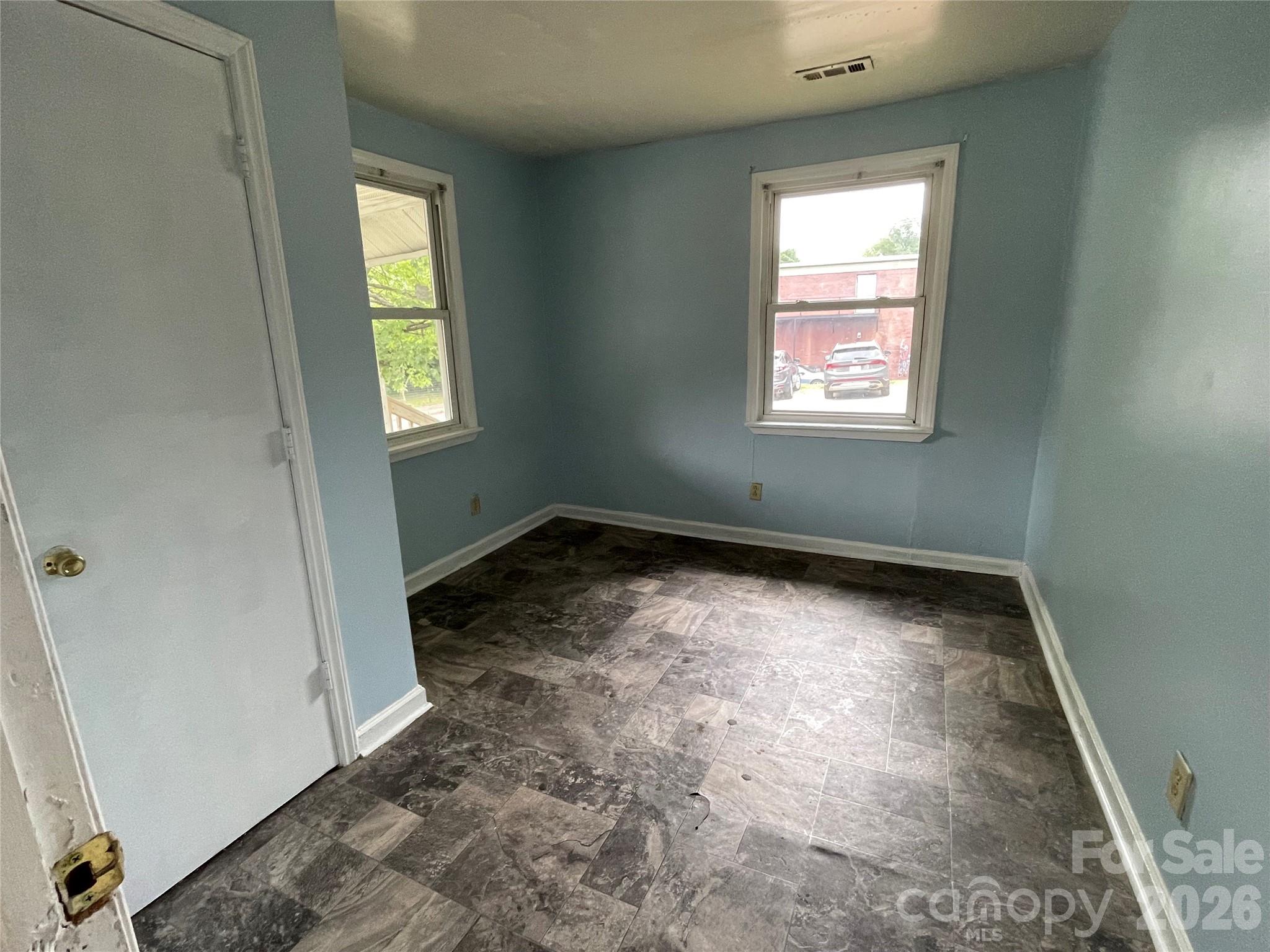 410 Mill Road Charlotte, NC 28216 - Photo 8 of 11