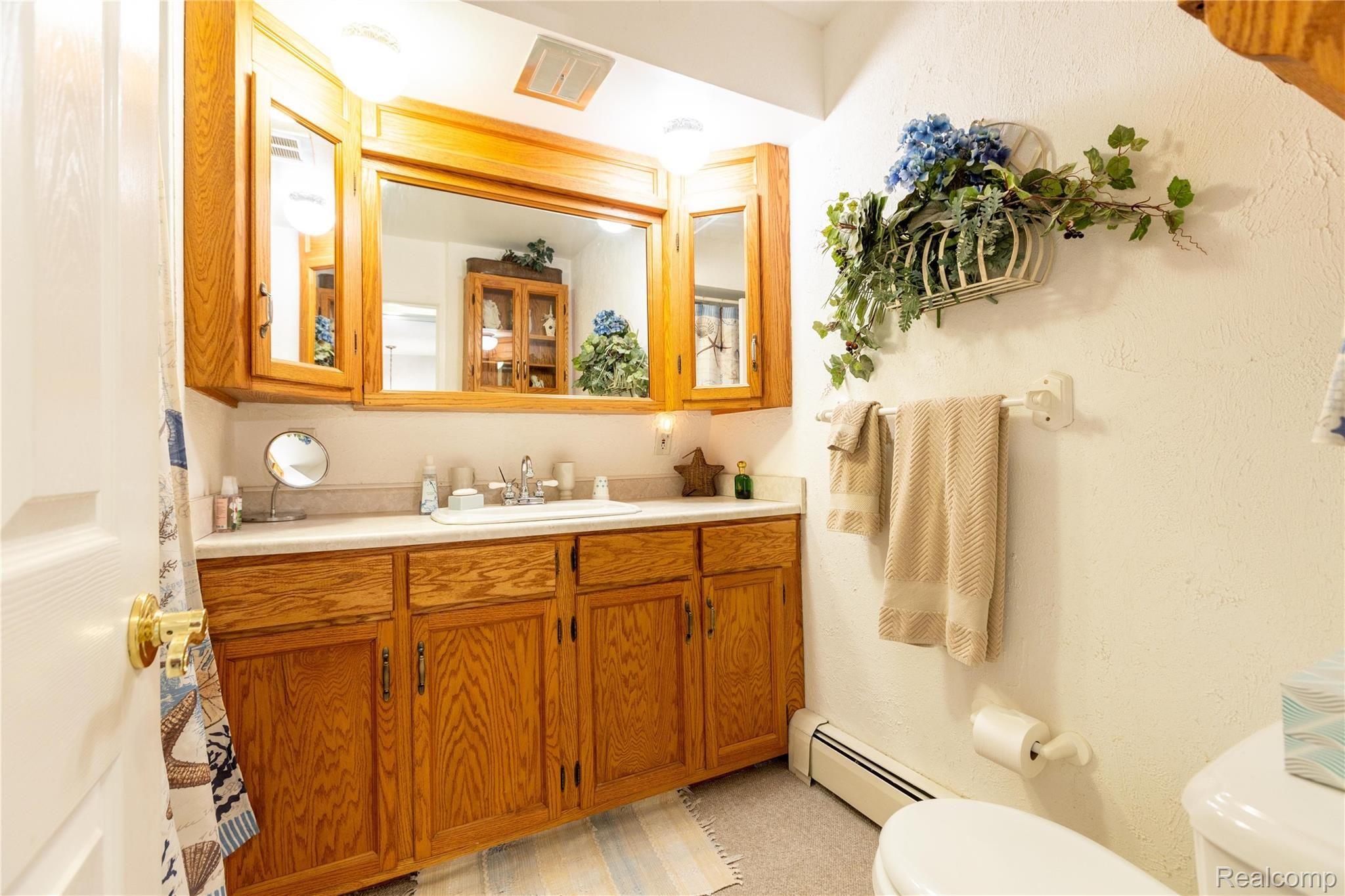 8416 Rucker Road Grosse Ile, MI 48138 - Photo 23 of 37 2nd floor full bathroom.