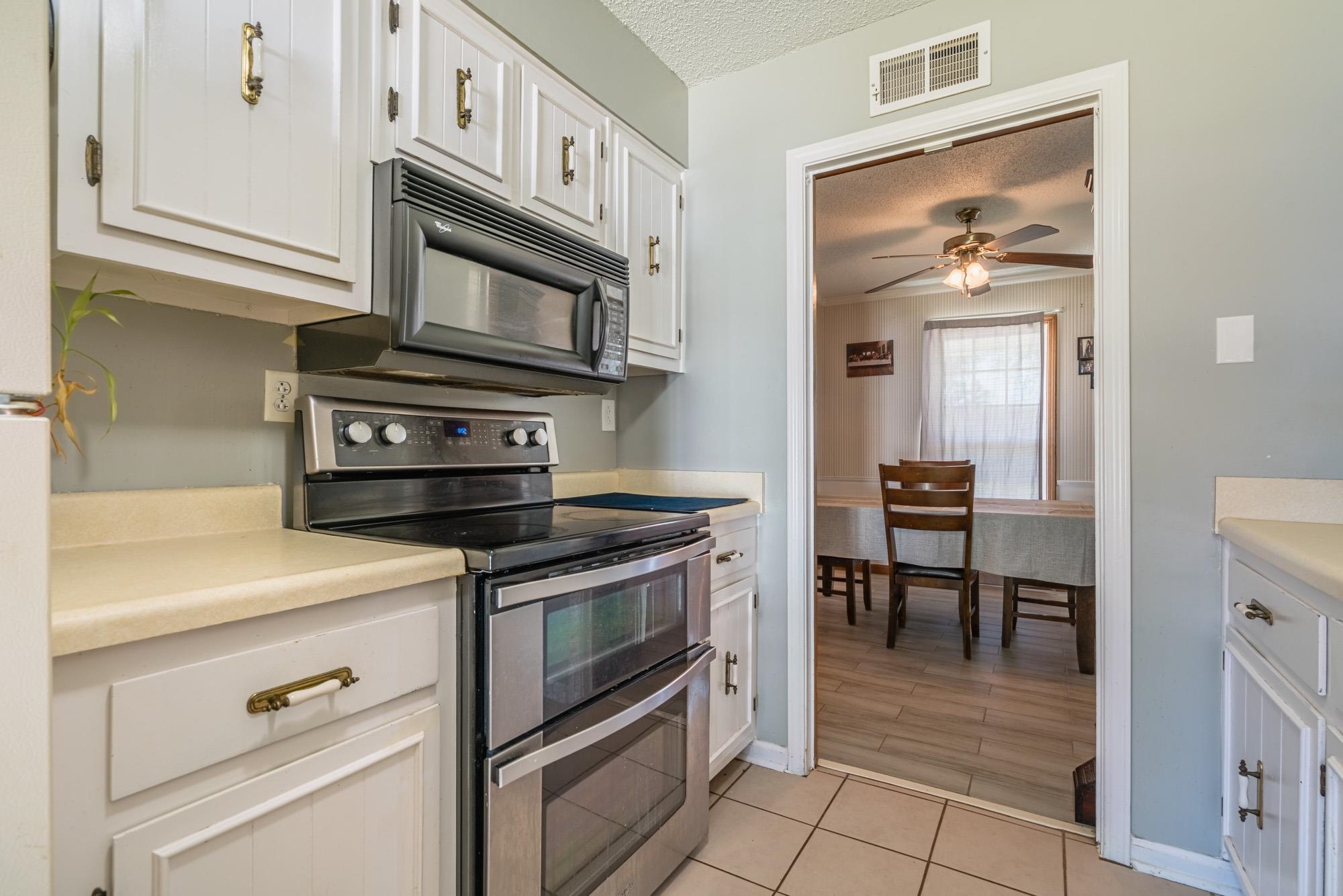 5640 Rensslaer Drive Memphis, TN 38135 - Photo 13 of 29 a kitchen with a stove and a microwave