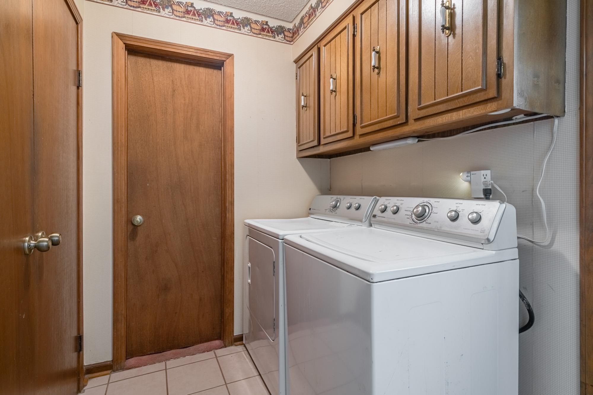 5640 Rensslaer Drive Memphis, TN 38135 - Photo 22 of 29 a utility room with dryer and washer