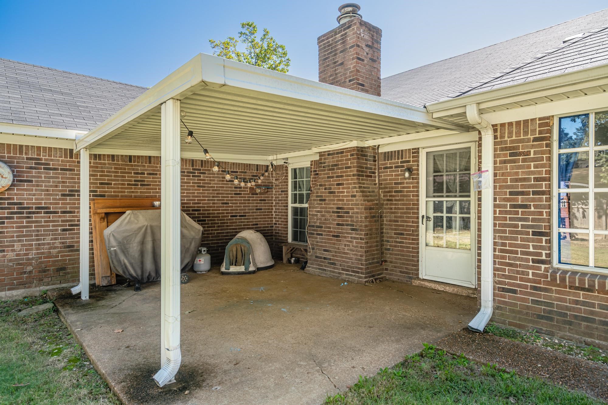 5640 Rensslaer Drive Memphis, TN 38135 - Photo 24 of 29 a view of a chair and table in backyard of the house