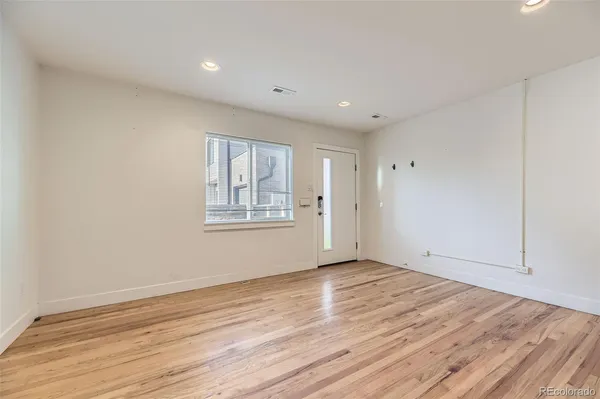 $1,995 | 3131 St Paul Street, Denver, CO 80205