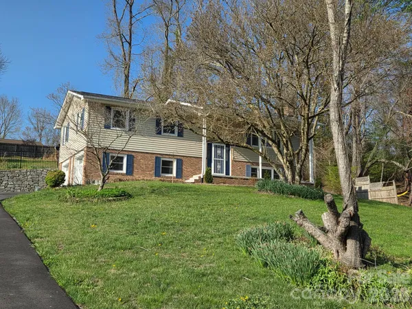 $459,900 | 106 Shelly Drive, Hendersonville, NC 28792