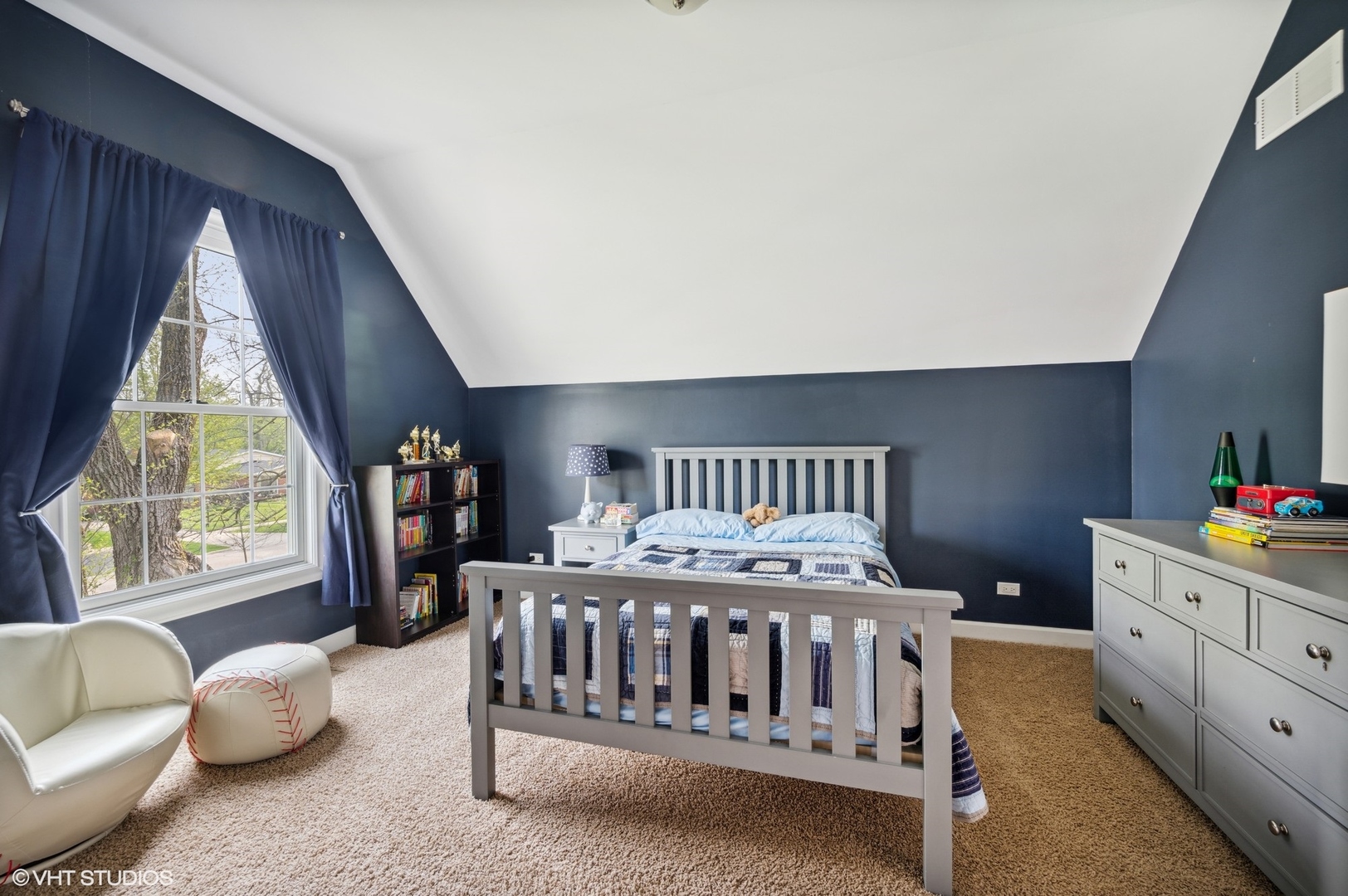 357 Madison Avenue Glencoe, IL 60022 - Photo 21 of 36 a bedroom with a bed and a window