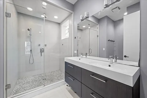 $550,000 | 1542 North Artesian Avenue, Unit 2, Chicago, IL 60622