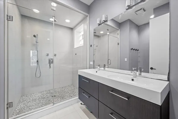 $550,000 | 1542 North Artesian Avenue, Unit 2, Chicago, IL 60622