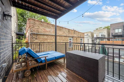 $550,000 | 1542 North Artesian Avenue, Unit 2, Chicago, IL 60622