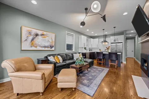 $550,000 | 1542 North Artesian Avenue, Unit 2, Chicago, IL 60622