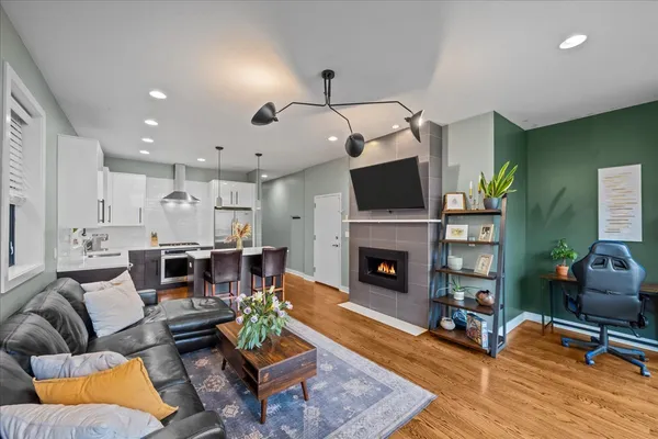 $550,000 | 1542 North Artesian Avenue, Unit 2, Chicago, IL 60622