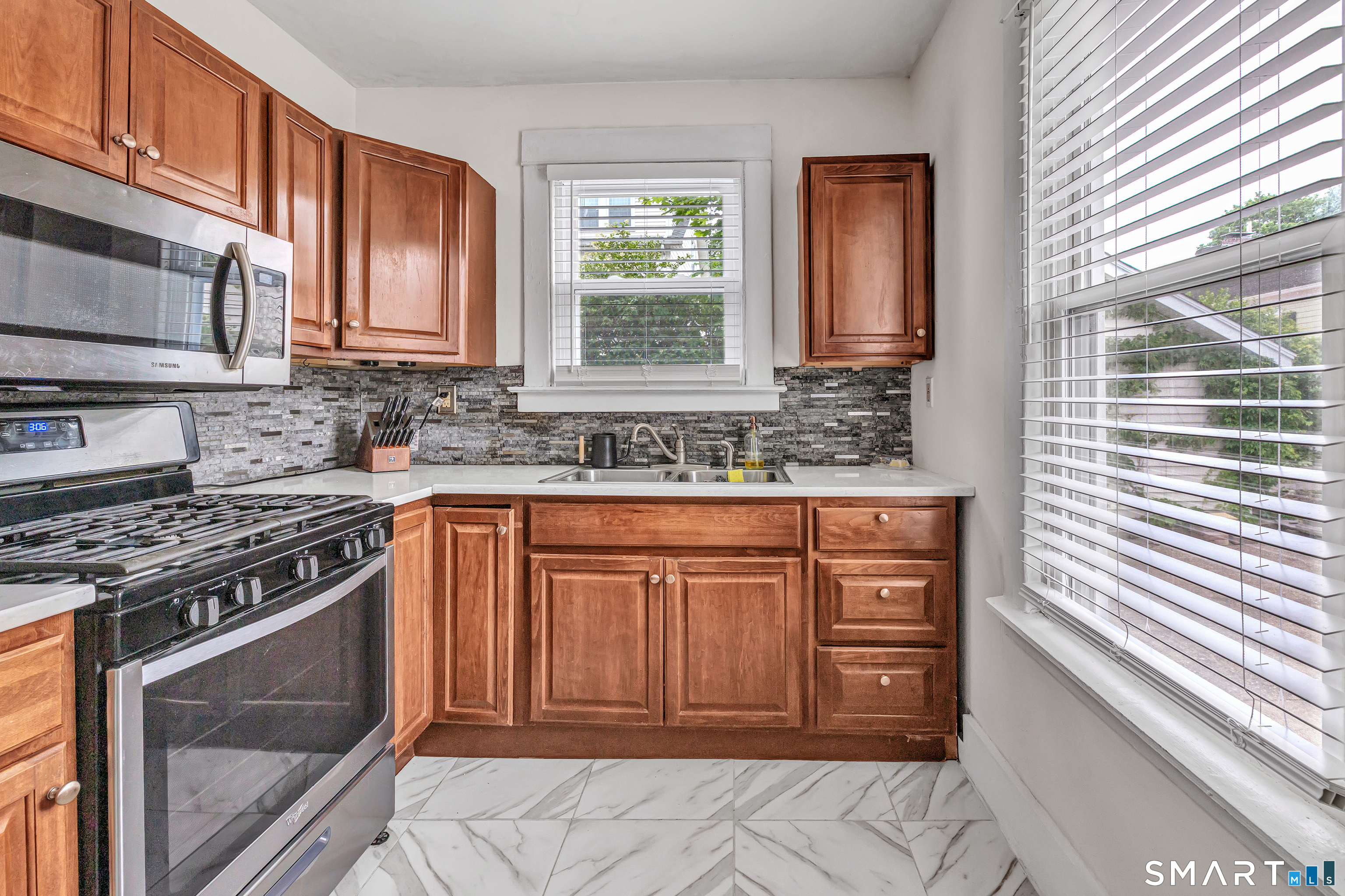 12 Violet Street Hamden, CT 06517 - Photo 11 of 39