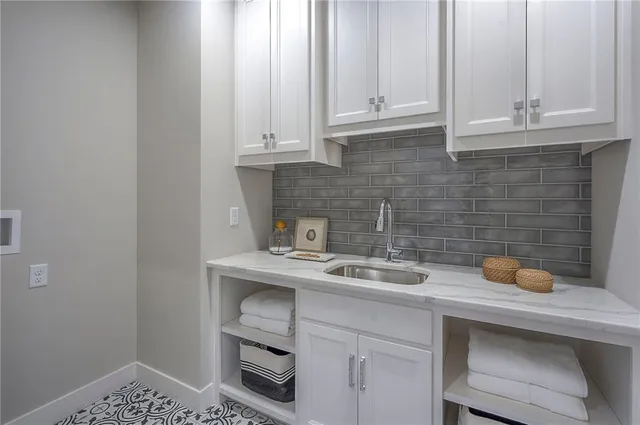 $679,000 | 11494 South Longview Road, Olathe, KS 66061