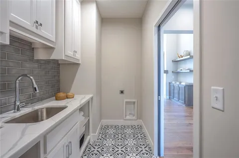 $650,000 | 11494 South Longview Road, Olathe, KS 66061