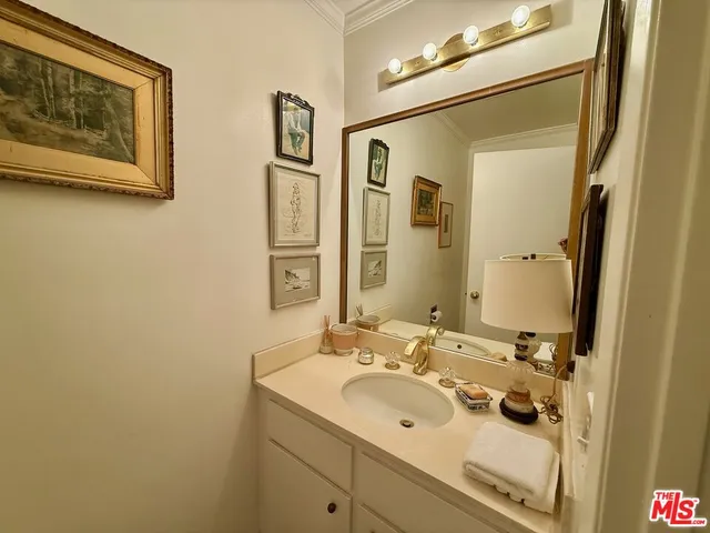 $4,995 | 637 Wilcox Avenue, Unit 2D, Los Angeles, CA 90004