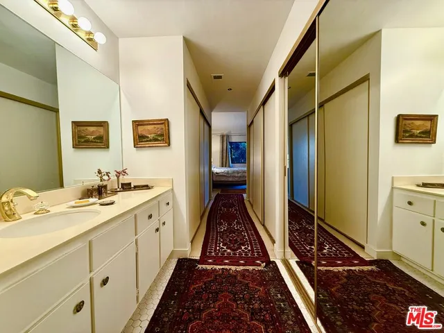 $4,995 | 637 Wilcox Avenue, Unit 2D, Los Angeles, CA 90004