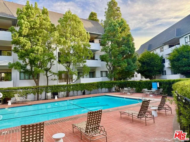 $4,995 | 637 Wilcox Avenue, Unit 2D, Los Angeles, CA 90004
