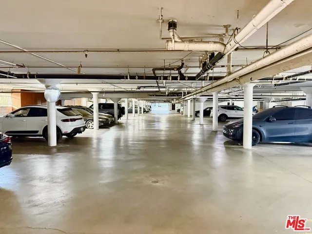 $4,995 | 637 Wilcox Avenue, Unit 2D, Los Angeles, CA 90004