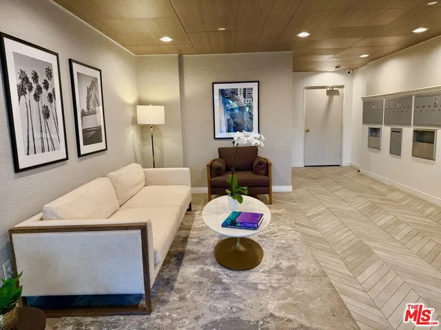 $4,995 | 637 Wilcox Avenue, Unit 2D, Los Angeles, CA 90004