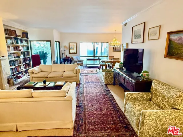 $4,995 | 637 Wilcox Avenue, Unit 2D, Los Angeles, CA 90004