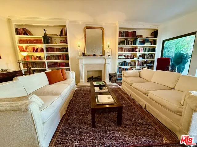 $4,995 | 637 Wilcox Avenue, Unit 2D, Los Angeles, CA 90004