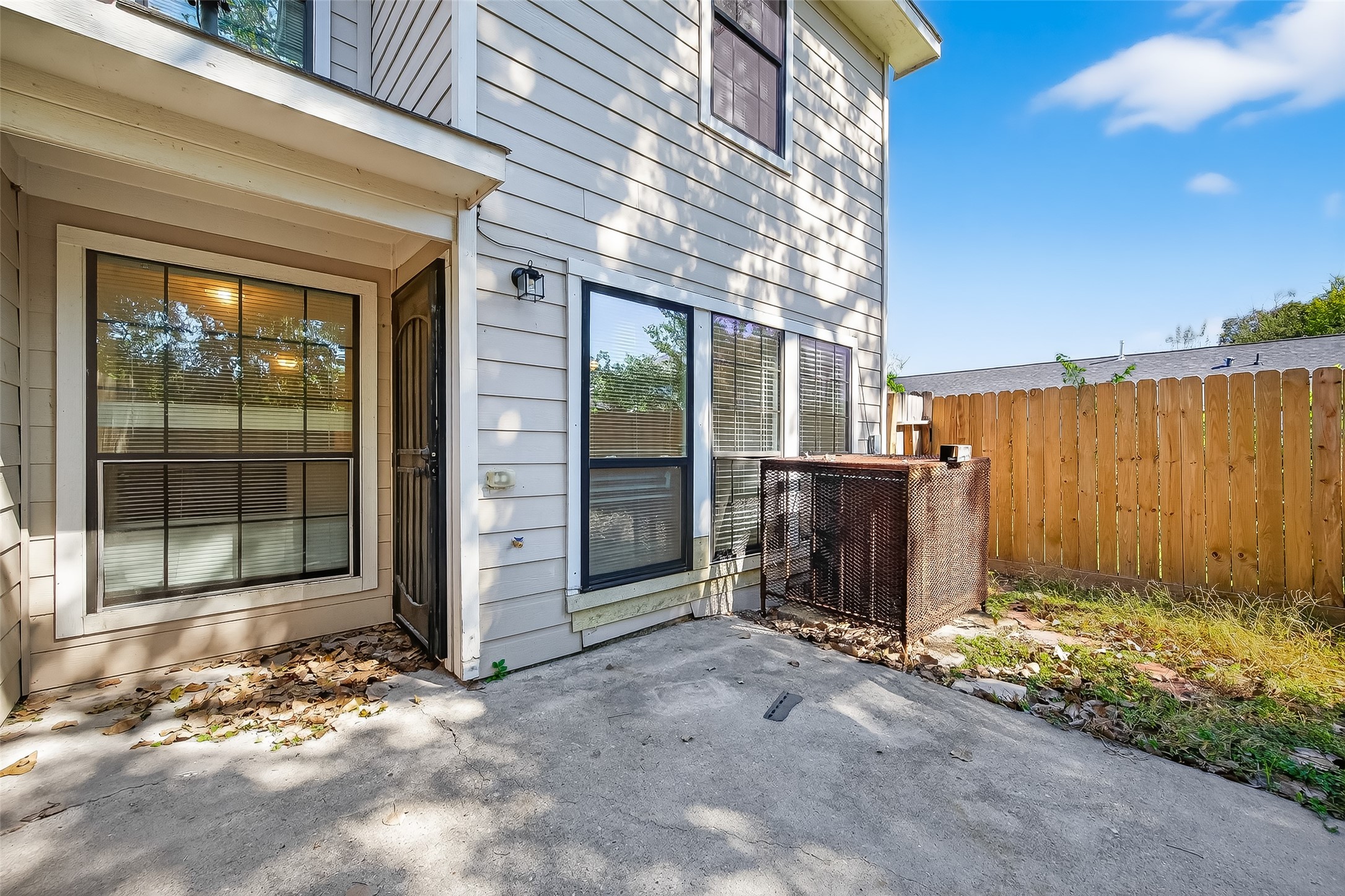 4502 Mallow Street, Unit B Houston, TX 77051 - Photo 28 of 28 Another view of the patio.