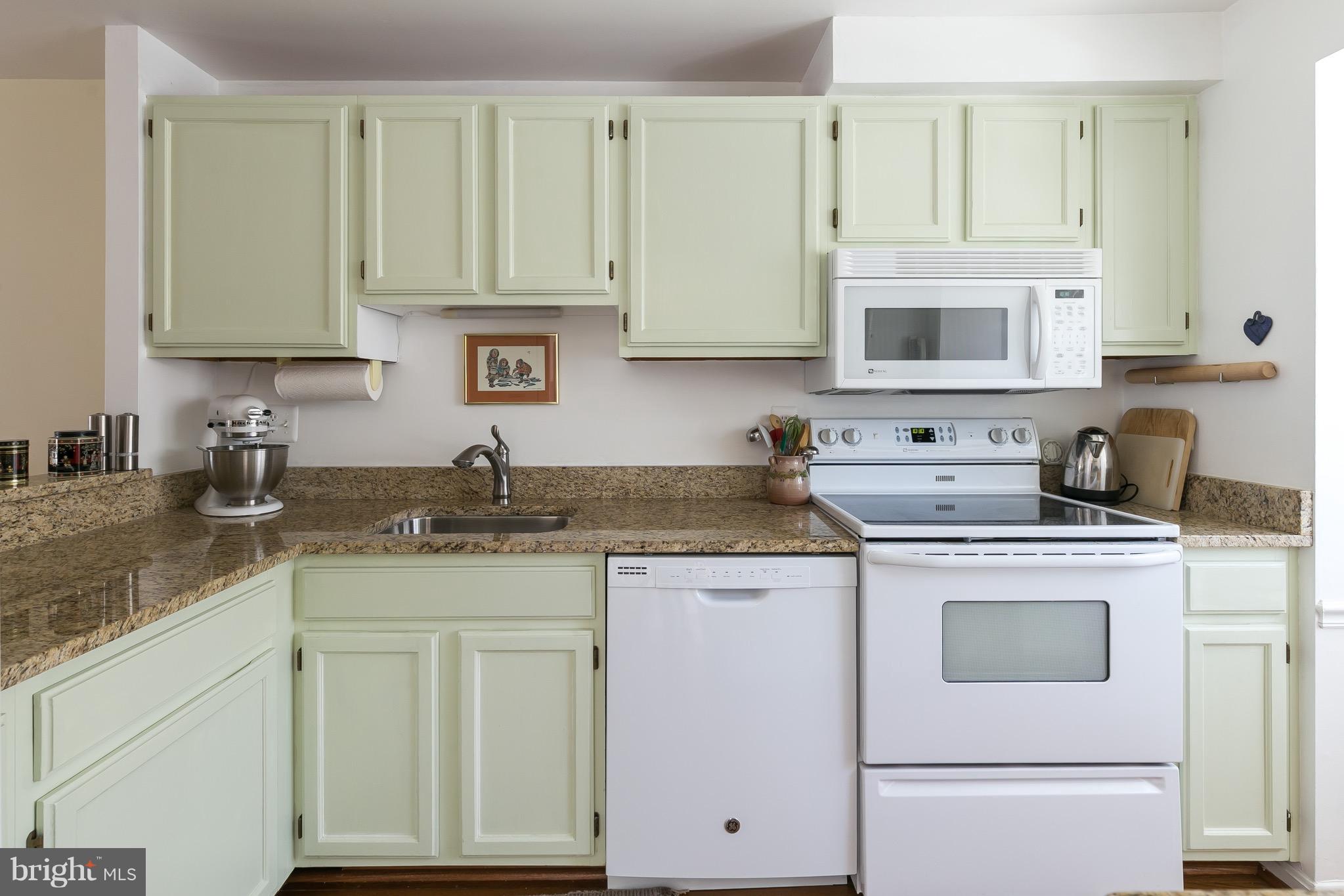 11905 Crosswind Court Reston, VA 20194 - Photo 15 of 22 Granite Counters a passthrough to Dining Area
