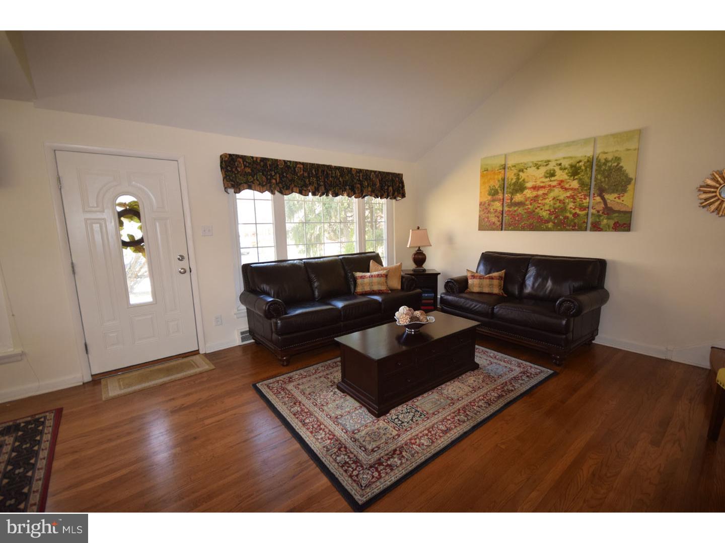 2206 Rhonda Road Broomall, PA 19008 - Photo 5 of 25 Living Room