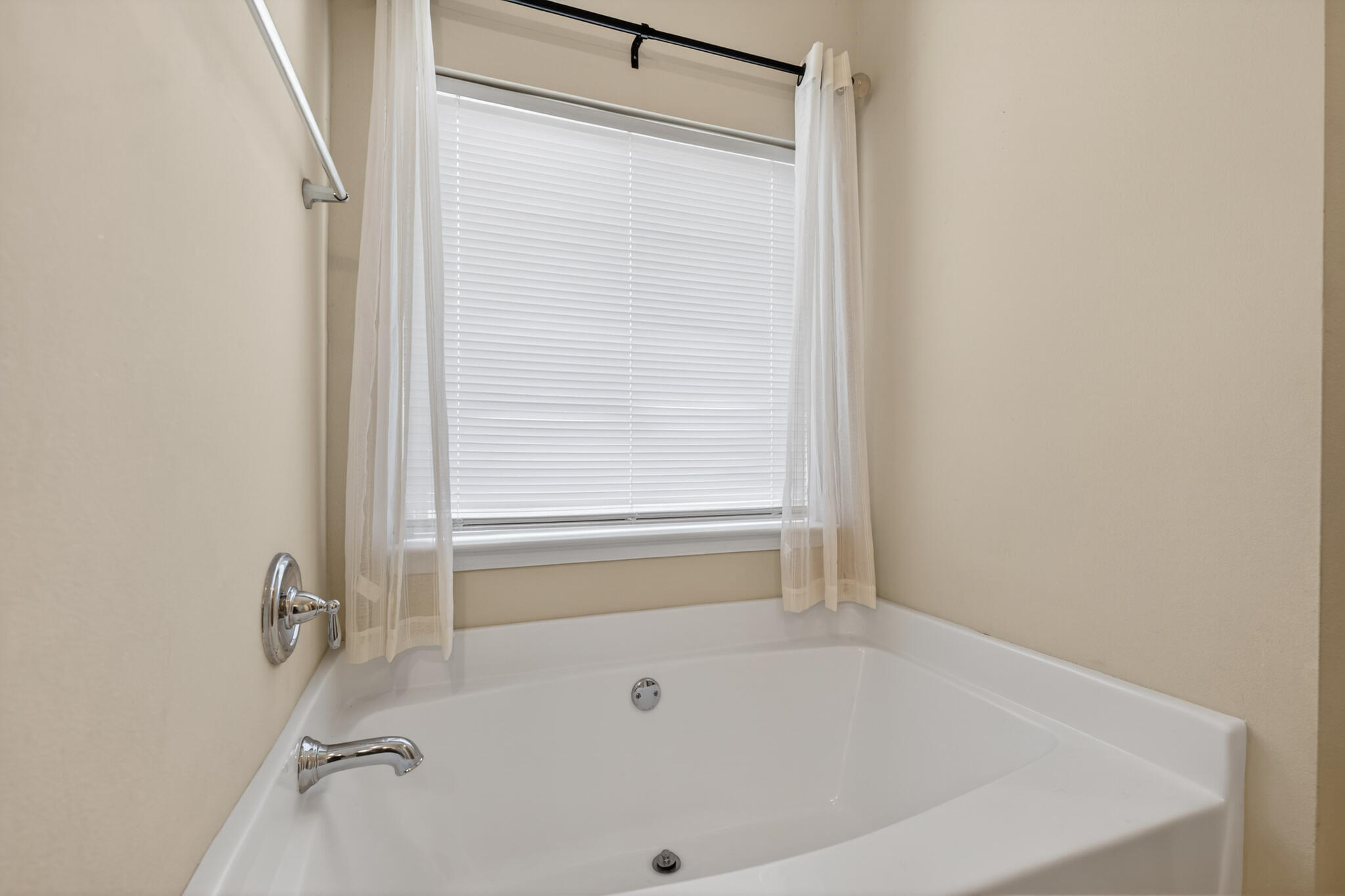 511 Gadwell Street Crestview, FL 32539 - Photo 13 of 48 a bathroom with a tub and a shower