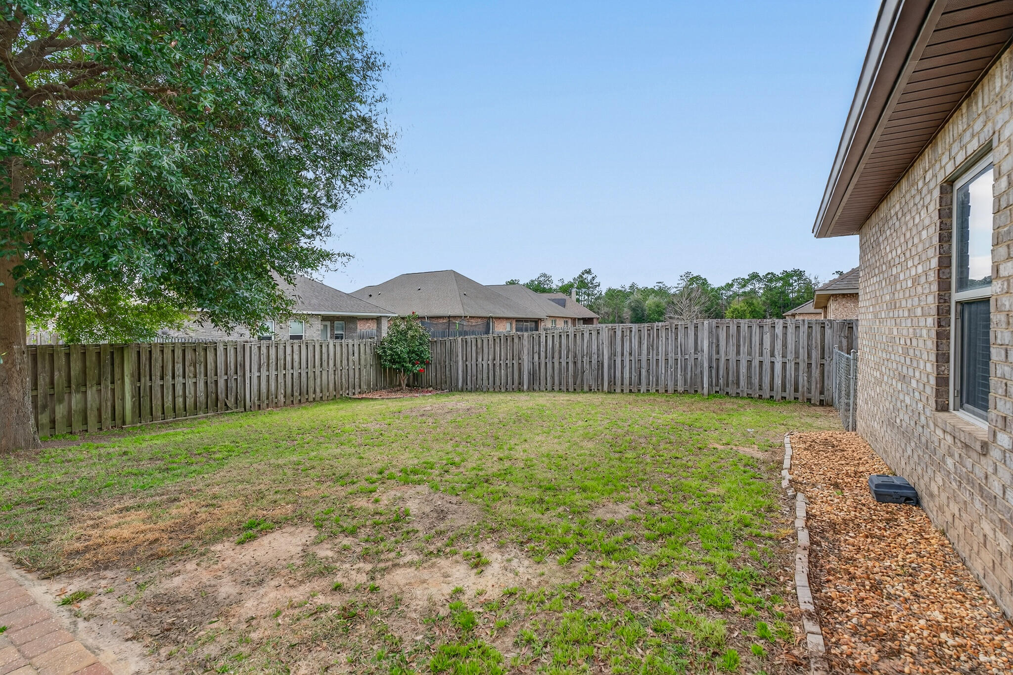 511 Gadwell Street Crestview, FL 32539 - Photo 42 of 48 a backyard of a house