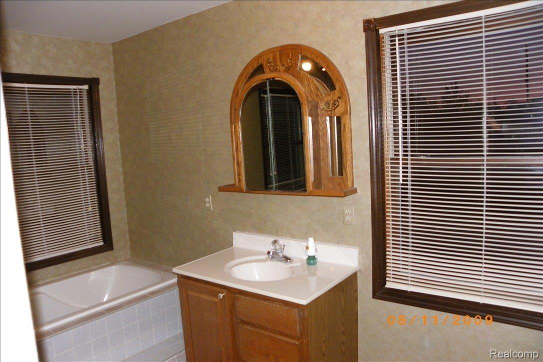 171 East Wardlow Road Highland, MI 48356 - Photo 17 of 20 IMGP1411